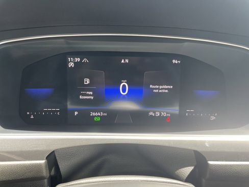 Used 2023 Volkswagen Tiguan SE R-Line image 33