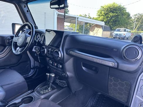 Used 2014 Jeep Wrangler Unlimited Sport w/ Quick Order Package 24S AWD/4WD image 15