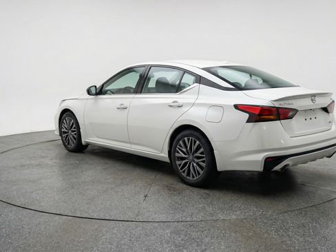 Used 2025 Nissan Altima 2.5 SV image 6