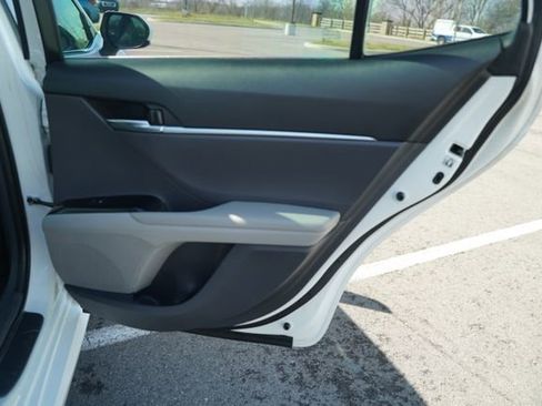 Used 2018 Toyota Camry LE image 22