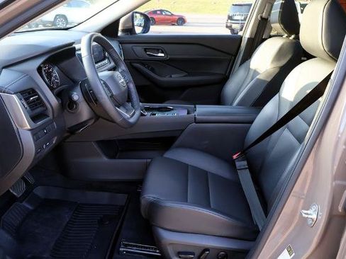 Certified 2025 Nissan Rogue SV w/ SV Premium Package FWD image 18