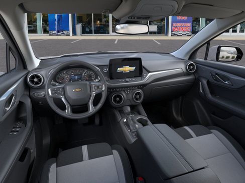 New 2025 Chevrolet Blazer LT w/ Convenience Package FWD image 17