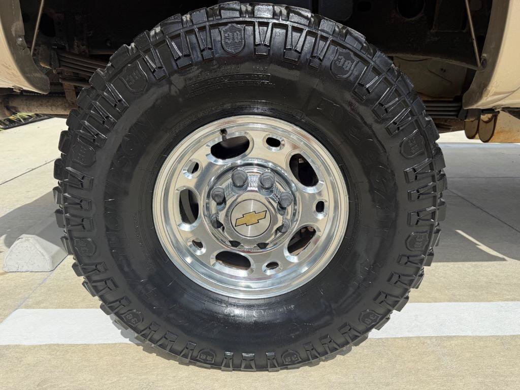 Used 2004 Chevrolet Silverado 2500 LT w/ Skid Plate Package AWD/4WD image 4