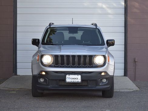Used 2018 Jeep Renegade Latitude w/ Cold Weather Group image 9