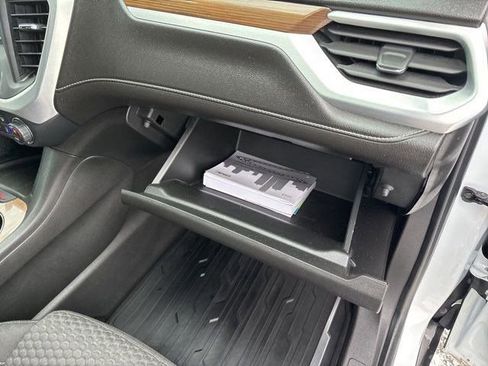 Used 2019 GMC Acadia SLE image 42