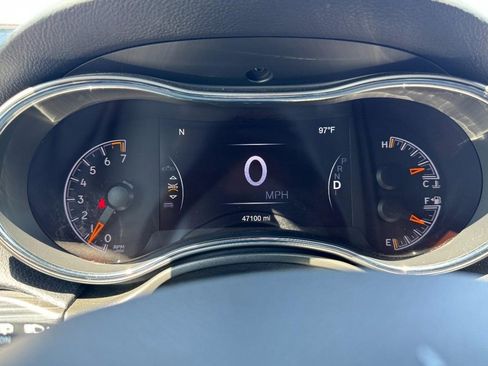 Used 2021 Jeep Grand Cherokee Laredo image 22