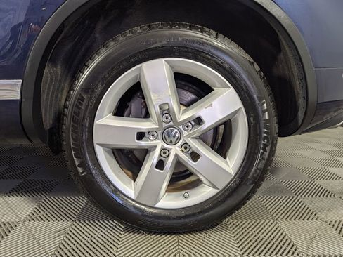 Used 2012 Volkswagen Touareg Sport AWD/4WD image 27