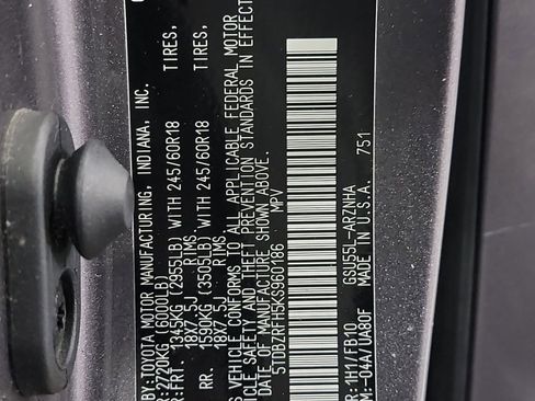Used 2019 Toyota Highlander LE AWD/4WD image 32