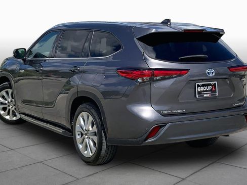 Used 2021 Toyota Highlander Limited FWD image 12