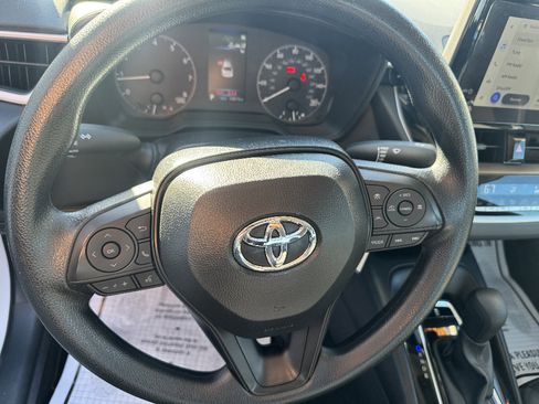 Used 2025 Toyota Corolla LE image 13