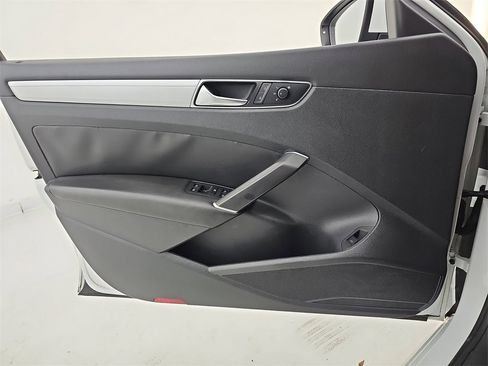 Used 2019 Volkswagen Passat 2.0T Wolfsburg w/ Wheels & Sunroof Package image 29