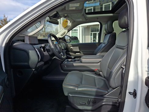 Used 2025 Ford Expedition Active image 15