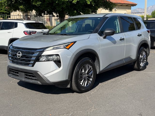 Used 2024 Nissan Rogue S AWD/4WD image 3