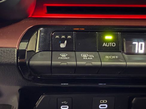 Used 2024 Toyota Prius Prime FWD image 29