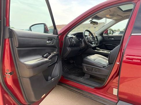 Used 2022 Nissan Pathfinder SV w/ SV Premium Package AWD/4WD image 9