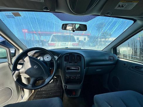 Used 2005 Dodge Caravan SE w/ Popular Equipment Group FWD image 11