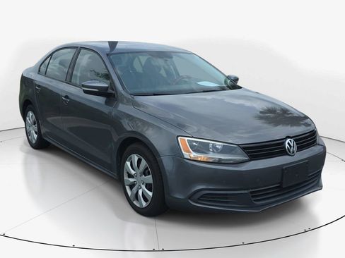 Used 2011 Volkswagen Jetta SE FWD image 4