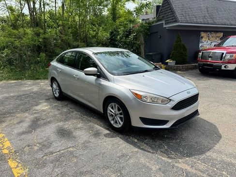 Used 2018 Ford Focus SE FWD image 3