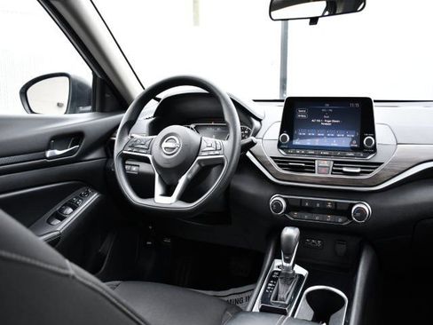 Used 2024 Nissan Altima 2.5 SV FWD image 19