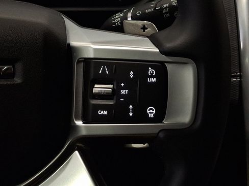 Certified 2025 Land Rover Discovery Dynamic SE image 24