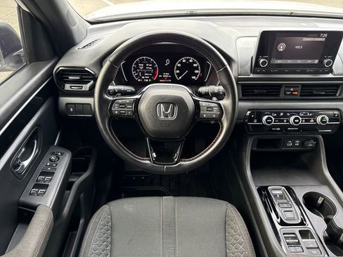 Used 2025 Honda Pilot Sport image 18