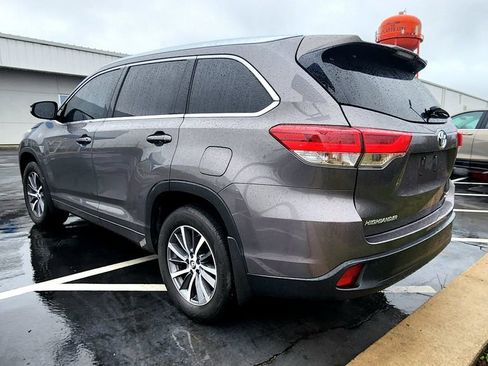 Used 2018 Toyota Highlander XLE w/ Carpet Mat Package (TMS) image 3