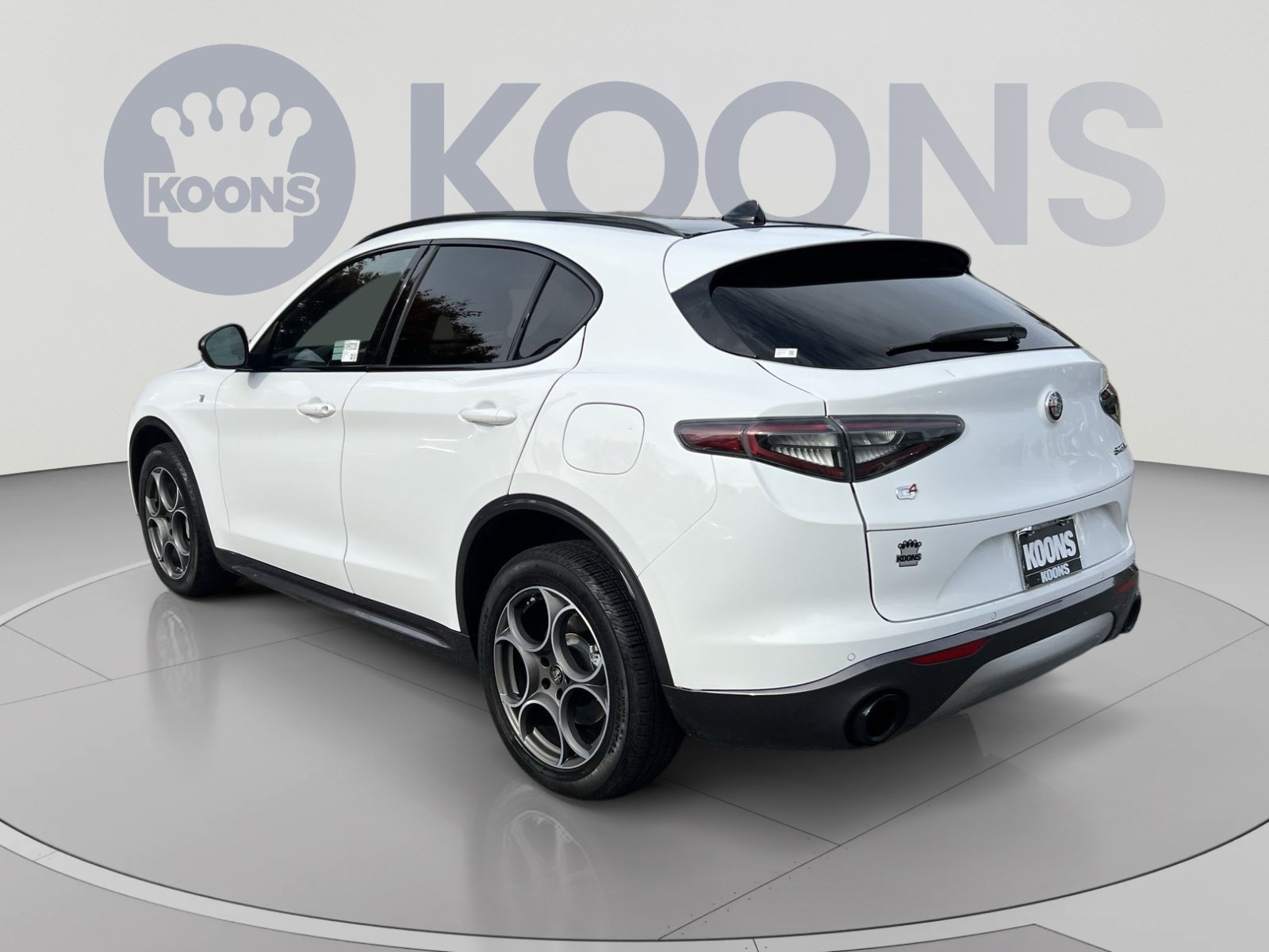 Used 2024 Alfa Romeo Stelvio Ti w/ Active Assist Plus Package AWD/4WD image 4