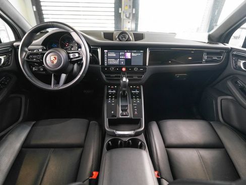 Certified 2025 Porsche Macan AWD/4WD image 16