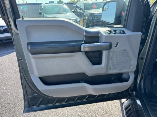 Used 2018 Ford F150 XLT w/ Equipment Group 302A Luxury AWD/4WD image 16