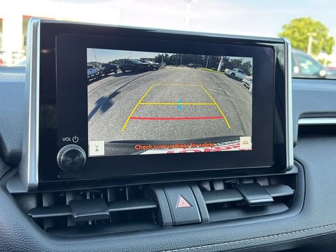 Used 2025 Toyota RAV4 XLE AWD/4WD image 31