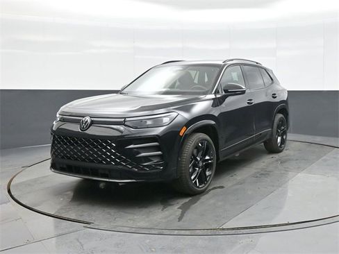 New 2026 Volkswagen Tiguan SE R-Line image 3