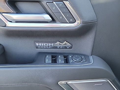 Used 2022 Chevrolet Silverado 1500 High Country w/ Technology Package image 6