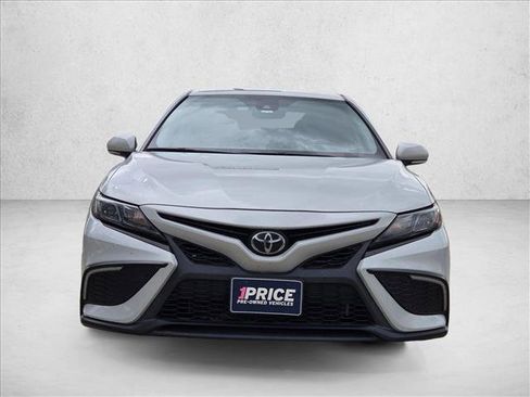 Used 2022 Toyota Camry SE FWD image 2