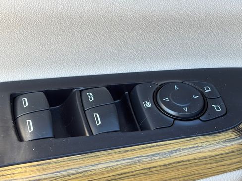Used 2019 GMC Acadia Denali w/ Technology Package FWD image 18