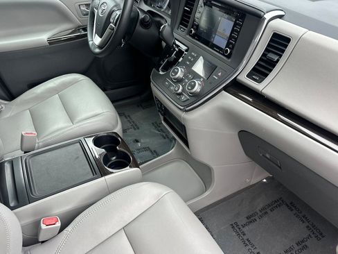 Certified 2018 Toyota Sienna XLE w/ XLE Navigation Package FWD image 21