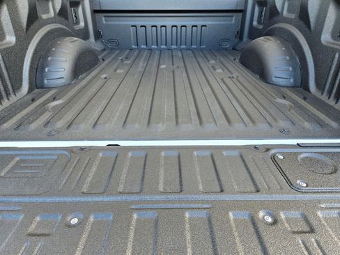 Used 2025 Ford F250 Lariat w/ Chrome Package image 32