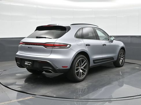 Certified 2022 Porsche Macan AWD/4WD image 7