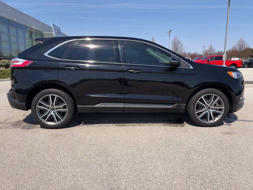 Used 2023 Ford Edge Titanium w/ Class II Trailer Tow Package AWD/4WD image 8