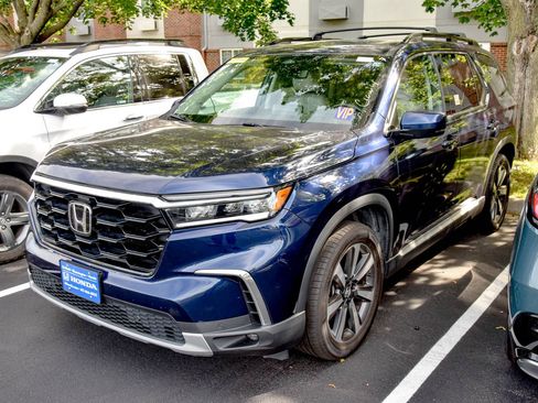 Used 2023 Honda Pilot Touring image 13
