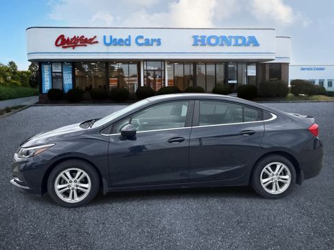 Used 2016 Chevrolet Cruze LT image 2