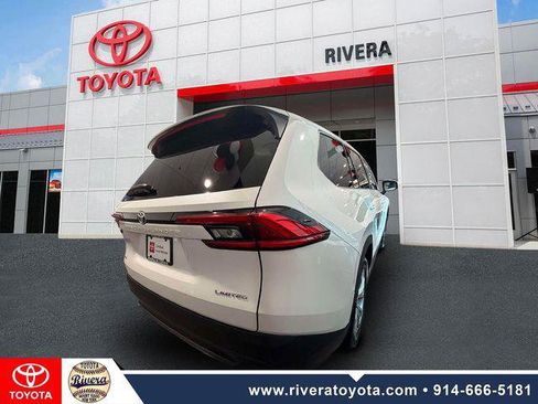 Certified 2024 Toyota Grand Highlander AWD image 4