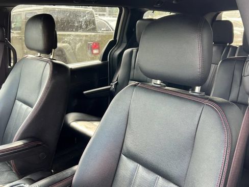 Used 2017 Dodge Grand Caravan GT FWD image 3
