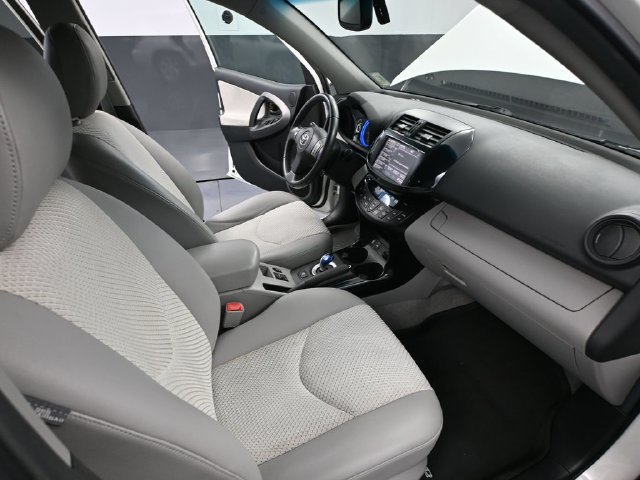 Used 2012 Toyota RAV4 EV FWD image 38