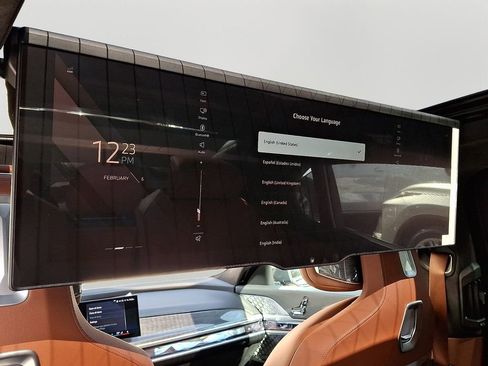 Certified 2025 BMW 750e xDrive w/ Executive Package image 11