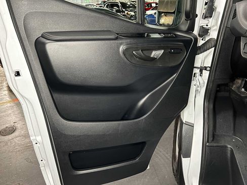 Used 2025 Mercedes-Benz Sprinter 2500 image 18