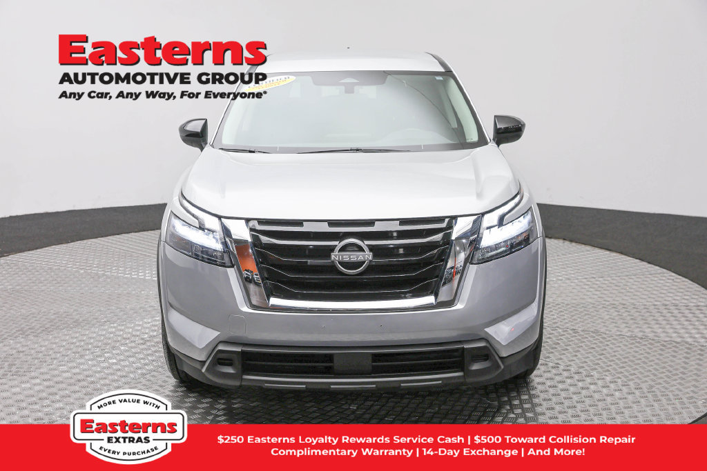 Used 2023 Nissan Pathfinder S AWD/4WD image 3