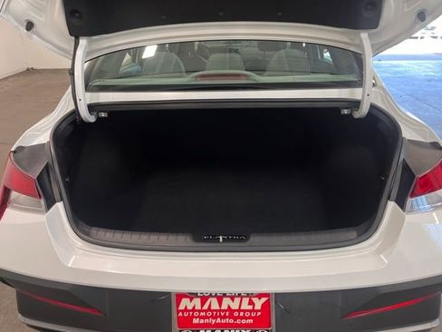 Used 2024 Hyundai Elantra SE image 16