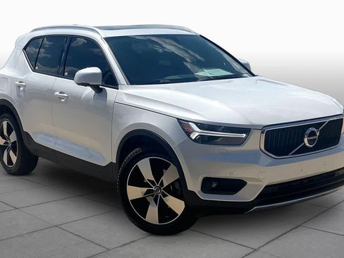 Used 2022 Volvo XC40 T5 Momentum AWD/4WD image 3