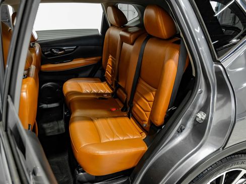 Used 2018 Nissan Rogue SL w/ Premium Package image 48