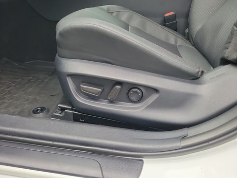 Used 2025 Toyota Camry XLE FWD image 19
